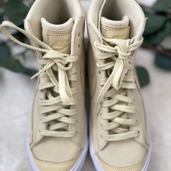 Nike Cream High-Top Sneakers Classic Canvas Design - Picture 10 of 11
